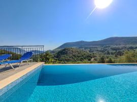 Villa Victoria - 3 Bedroom Villa With a Private Pool – hotel z jacuzzi w mieście Sivota