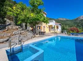 Villa Victoria - 3 Bedroom Villa With a Private Pool