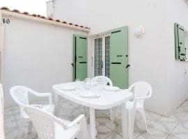 Chaleureuse Villa à Gruissan - 6 pers, Près de la Plage, Garage, Cuisine Équipée, Confort Moderne - FR-1-409A-17