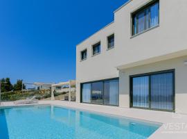 Olive Grove Suites - Villas with private pool and garden, ваканционно жилище на плажа в Никити