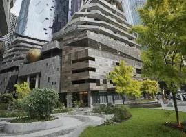 Luxury 2bedroom2Bathroom Apartment at Mel CBD