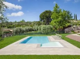 Villa Chiara APT 1- Appartamento in villa con piscina