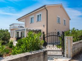 Holiday home Nika, hotel with jacuzzis in Linardići