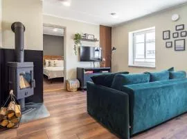 Alice Backyard Holiday Home - Apartments, Rooms & Exclusive Cave Saunas