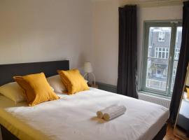 Private 4P top floor - hostel apartment, homestay in Amsterdam