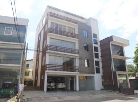 Lake view apartments No 01 and 02, No 358,Tritech Services and Solutions Pvt Limited Building, מקום אירוח ביתי בBoralesgamuwa