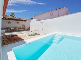 Rustic & Aesthetic House in Alqueva with Pool, hotel com estacionamento em Granja