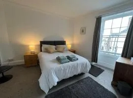 Stylish 2nd Floor Georgian 1 Bedroom Apartment