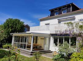 Spacious House near Sea - Delightful shelted garden, casa o chalet en Varberg