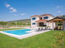 Villa Modriola heated Pool, ξενοδοχείο σε Donji Proložac