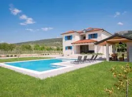 Villa Modriola heated Pool