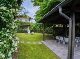 Bnbook - La Veranda del Lago, hotel in Travedona