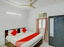 OYO Max Residency Near Dlf Avenue Saket, hotel in Malviya Nagar, New Delhi