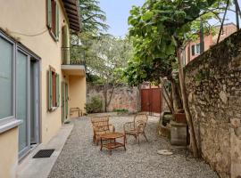Casa romantica, holiday home in Ispra