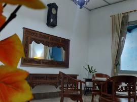 Omah Tegal Panggung 44, hotel with parking in Sentool