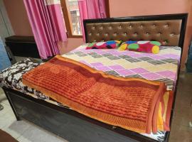 SPOT ON Navrang Sweets , Home Stay And Restaurant, hotell sihtkohas Almora