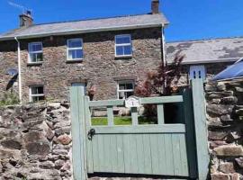 Pretty Neyland Cottage central to all attractions, holiday rental in Milford Haven