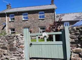 Pretty Neyland Cottage central to all attractions, hotel a Milford Haven