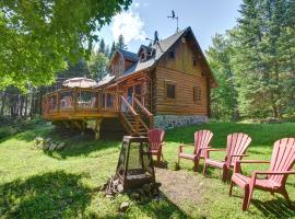Family & Pets Friendly 6 Person Remote Work Mountain View Oasis, cabin in Lac-Superieur
