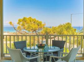 The bright house by the sea, מלון באפיטוס