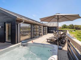 Amazing Home In Hvide Sande With Outdoor Swimming Pool, lyxhotell i Hvide Sande