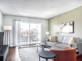 Woodland Hills 2br w pool gym nr Warner Center LAX-892