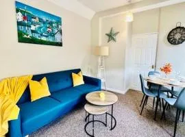 Beach Vibes in Southend-On-Sea by Artisan Stays I Free Parking I Sleeps 5 I Weekly or Monthly Stay Offer