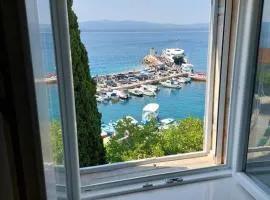 Centrum Bol Apartment - One Minute from the Sea