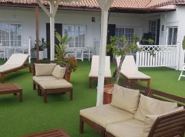 Villa las Flores, hotel near Papagayo Beach Club, Adeje
