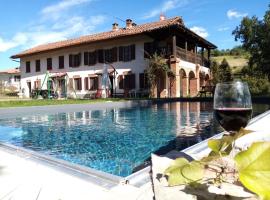 Casa delle foglie sussurranti, hotel em Asti