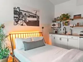 Puāukiʻi Studio suite liʻiliʻi