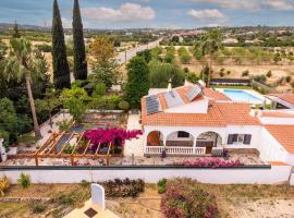 Rustic Retreat in Algoz, hotel ad Algoz