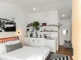 Mākālea Studio suite liʻiliʻi