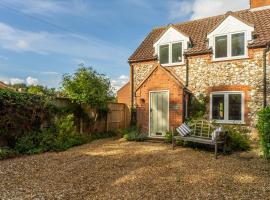 Cherry Tree Cottage GB, hotel di Great Bircham