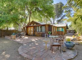 Patagonia Cottage with Patio and Yard Walk to Town!, מקום אירוח ביתי בPatagonia