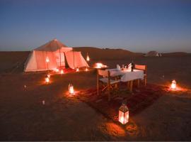 Bivouac de Luxe Le Pacha, hotell i Mhamid