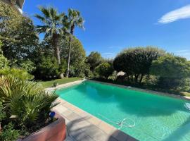 Biot Villa Provençale 176 m² piscine dans domaine, vila v destinácii Biot