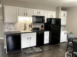 New Remodeled Luxury Condo By The Lake, No Stairs!, Hotel in Branson