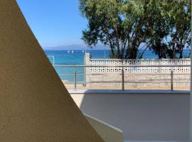 Blue Flag Award Winning Ormos Lo Beach: Home 1, hotel em Vrontádos