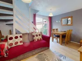 24 Strawberry Hill, Tolroy Manor