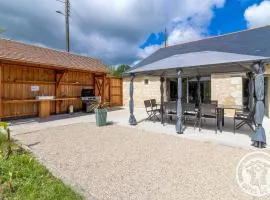 Gîte de groupe avec salle de jeux, jardin 4000m², proche forêt de Chandelais et Zoo de la Flèche - FR-1-622-56