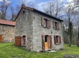 Gîte Châtel-Montagne, 2 pièces, 2 personnes - FR-1-489-447，Châtel-Montagne的飯店