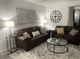 Luxury Modern Condo by the Lake - Breezy Escape