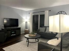 Luxury Modern Condo by the Lake - Succulent Way, alojamento para férias em Branson