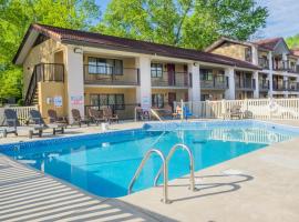 Super 8 by Wyndham Downtown Gatlinburg at Convention Center