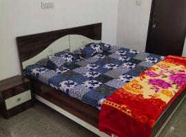 SPOT ON Neelkanth Hotel: Nārnaul şehrinde bir otel