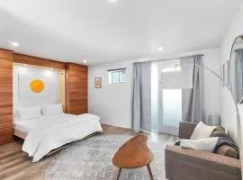 Modern Contemporary Living in DTPH - Poolside.