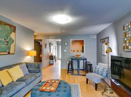 Lofts 104 - Comfortable 2 Bedroom Family Condo, hotel v destinácii Clarksville