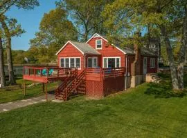 Charming Niantic Vacation Rental Walk to Beach!
