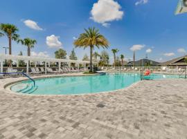 Bright Home in The Villages with Community Pool, hotel en Leesburg